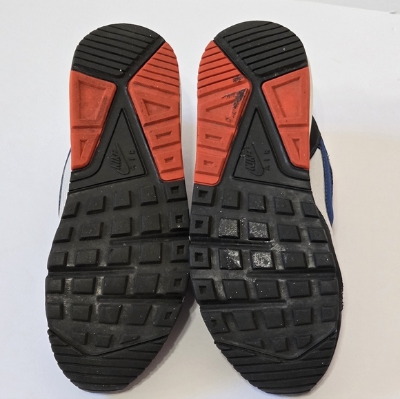 Nike Women's Sneakers - Gray, Blue, and RedSize: Women's US 8.5 / UK 6 / EUR 40 - Picture 9 of 9